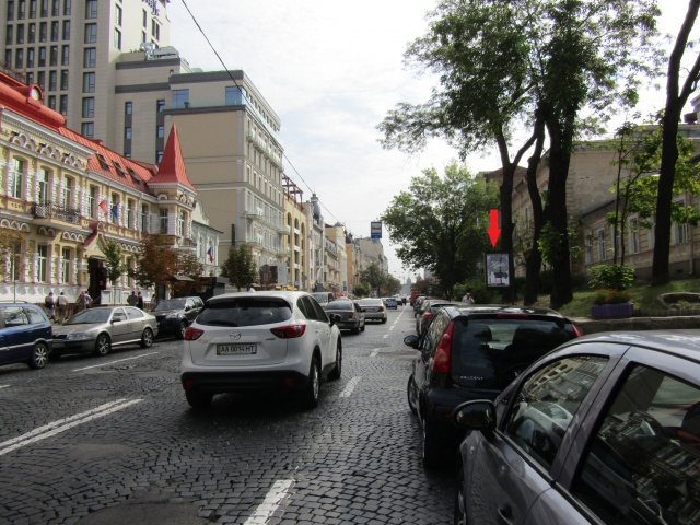 Сітілайт 1.2x1.8,  Хмельницького Б. вул. 37 (CITYHOTEL, Ощадбанк, м. Театральна), в напрямку  Володимирська вул, Хрещатик вул.