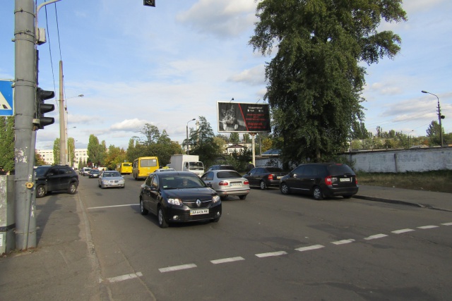 Призма 6x3, Кибальчича вул., 15, (навпроти ринок "Десна", маркет "Фуршет", "Фора", Приват Банк, УкрСоцБанк, "Космо", АЗС ОККО), в напрямку Троєщинський ринок Призма 6x3, Кибальчича вул., 15, (навпроти ринок "Десна", маркет "Фуршет", "Фора", Приват Банк, УкрСоцБанк, "Космо", АЗС ОККО), в напрямку Троєщинський ринок