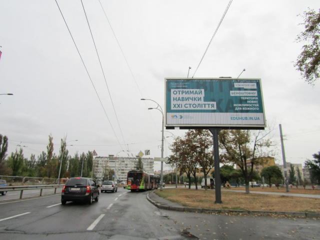 Призма 6x3,  Малиновського вул., 24/10 (метро Оболонь, Велика Кишеня), в напрямку Йорданська вул.