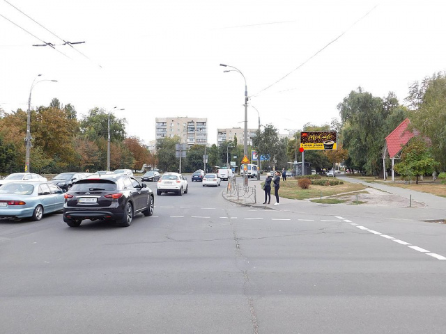 Призма 6x3,  Івашкевича Ярослава вул. 5