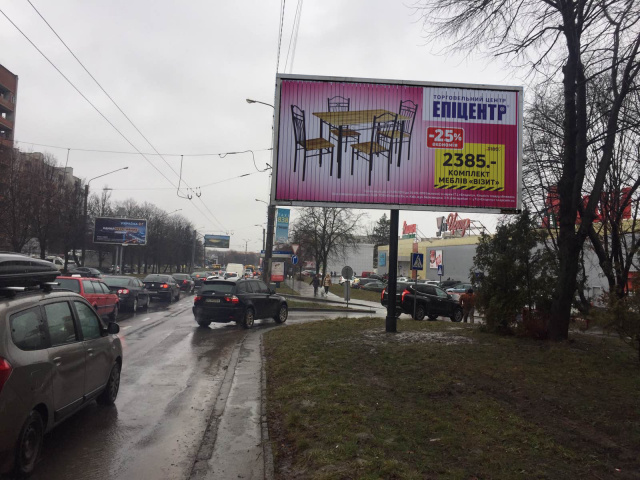 Призма 6x3,  Великого В. вул., 54 (200 м до перехрестя з Кульпарківська вул.), (АЗС "ОККО", ТЦ "Ашан-Сіті", піцерія "Челентано", Нова пошта №58, Банк Ощадбанк, АТБ-Маркет), в напрямку І.Виговського вул.