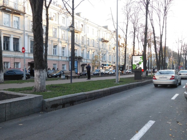 Сітіскролл 1.2x1.8,  Липська вул. 7/22, бульварна частина,(Банк Ощадбанк, Правекс-Банк , Театр Юного Глядача На Липках, Театр Пластичної Драми На Печерську), в напрямку до вул.Пилипа Орлика