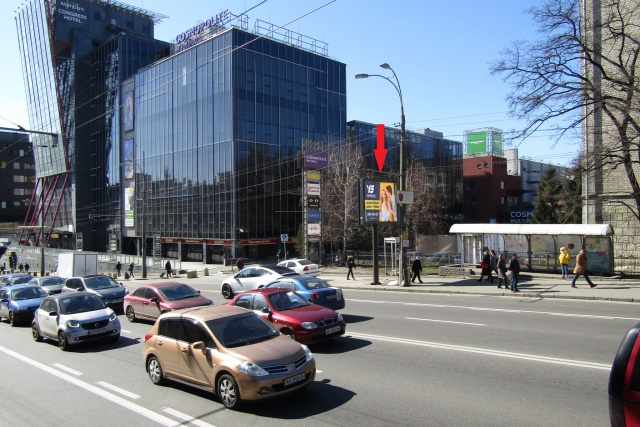 Беклайт 3.14x2.3,  Вадима Гетьмана, вул, 4 ТЦ Космополіт, на мосту, в напрямку з центру