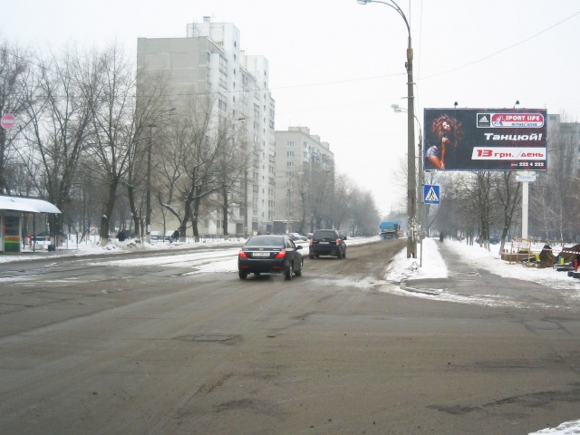 Щит 6x3,  Алматинська вул./ Профспілкова вул. (Райффайзен Банк Аваль, Приват Банк, Фора, Нова пошта), в напрямку Дарницька площа