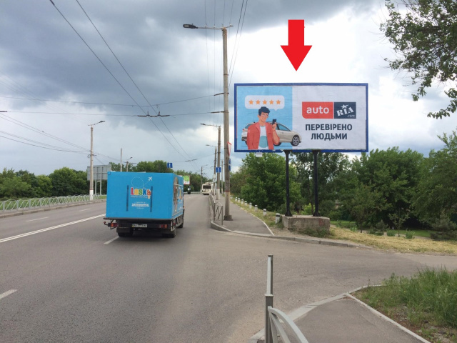 Щит 6x3, Шухевича Романа вул. (Лейтенанта Шмідта вул.) - Лермонтова вул., (Автовокзал, магазин Фейєрверків, "Аерополь"), в напрямку Олександрійського шосе Щит 6x3, Шухевича Романа вул. (Лейтенанта Шмідта вул.) - Лермонтова вул., (Автовокзал, магазин Фейєрверків, "Аерополь"), в напрямку Олександрійського шосе