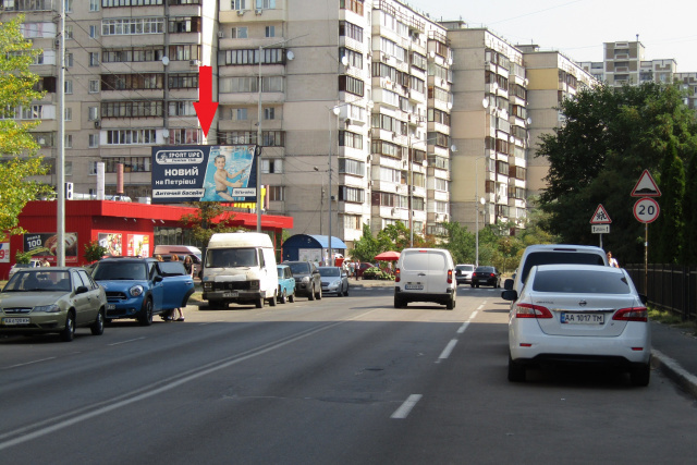Щит 6x3,  Вишняківська вул. 12 (Velmart, Аптека НЦ), в напрямку Ревуцького вул.