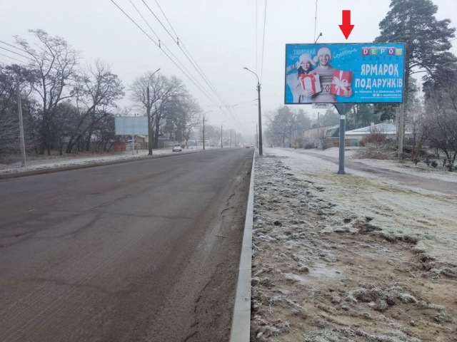 Щит 6x3, Дахнівська вул., 4 (поруч Лікарня №2, супермаркет, боулінг-цент, готель), в напрямку до центру міста Щит 6x3, Дахнівська вул., 4 (поруч Лікарня №2, супермаркет, боулінг-цент, готель), в напрямку до центру міста