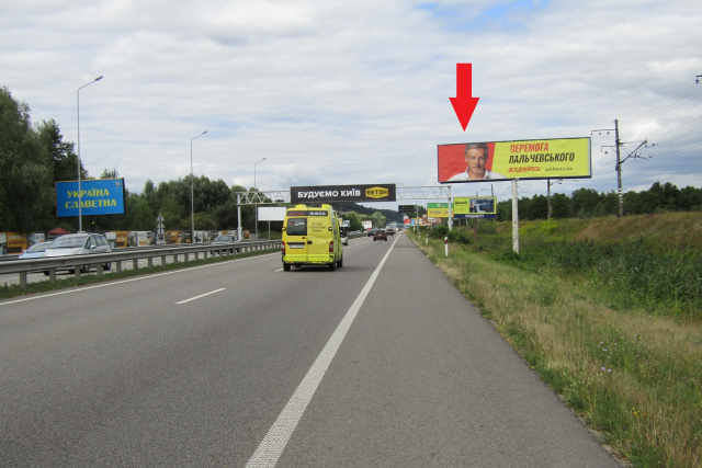 Щит 6x3,  Новообухівська траса (Дніпровське шосе),в напрямку в м. Київ, лівий, 300м після АЗС ОККО  лівий 8км + 300м