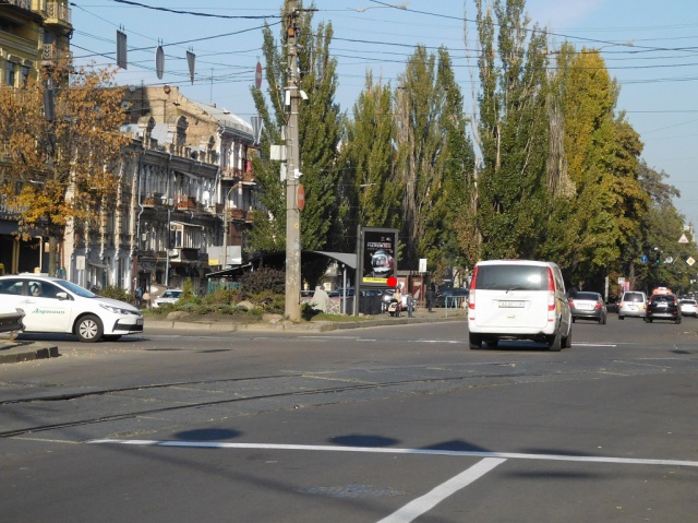 Сітіскролл 1.2x1.8,  Верхній Вал, 12/28, (Банки Кредитпромбанк Подол. отд., Сведбанк, ВТБ Банк, КРЕДОБАНК, Київська Русь, Надра Банк, Ощадбанк, Правекс-Банк), в напрямку до вул. Межигірська
