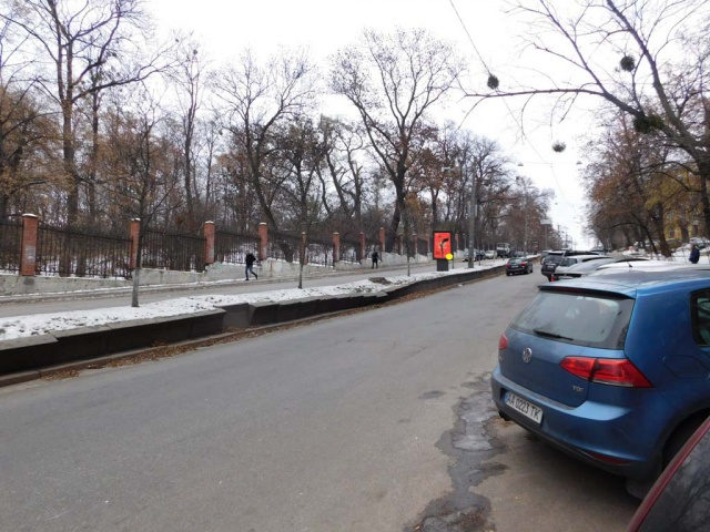 Сітіскролл 1.2x1.8,  Толстого Льва вул. 25 на розподільчій смузі