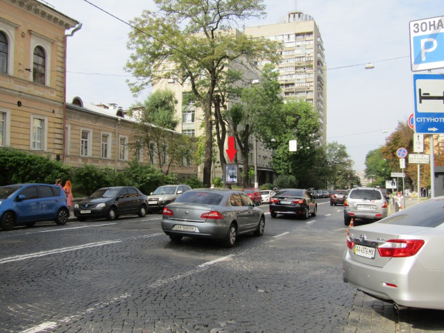 Сітілайт 1.2x1.8,  Хмельницького Б. вул. 37 (CITYHOTEL, ПриватБанк), в напрямку О.Гончара вул., з центру