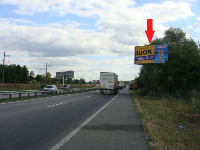 Щит 6x3,  Новообухівська траса (Дніпровське шосе), в напрямку з м.Київ, за 5км.(АТБ-маркет, Фора, перед ТЦ"Мегамаркет", в напрямку "Мануфактури"), 550м після повороту на с. Лісники