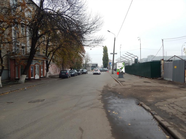 Сітілайт 1.2x1.8,  Щекавицька вул. 46, ( Банк OTP банк ,Сведбанк, Юнекс Банк), в напрямку до вул. Набережно-Хрещатицька