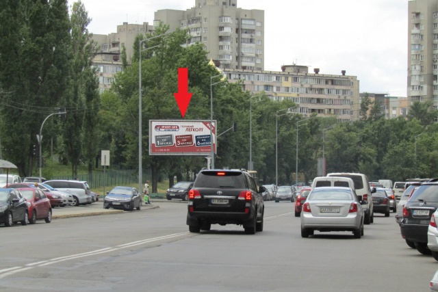 Призма 6x3,  Сверстюка Є.вул.(Раскової М. вул.) навпроти буд. № 15 (Приват Банк, "Український професійний Банк", Нова Пошта, Рошен), в напрямку метро Лівобережна