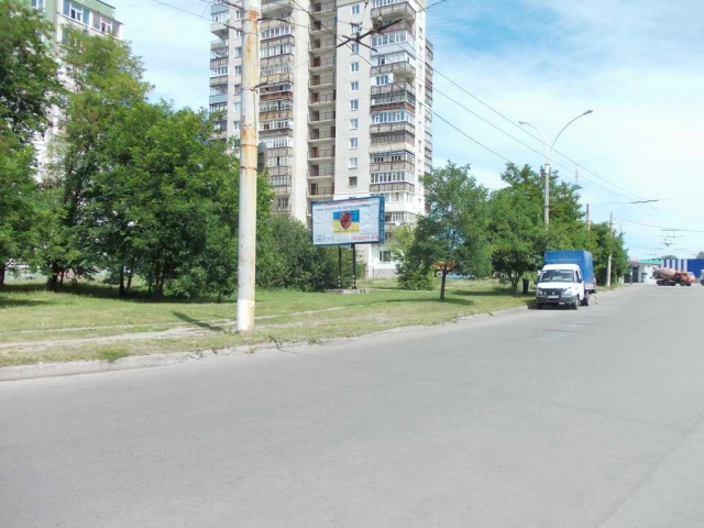Щит 6x3,  Лушпи Михайла просп.,49 (ТЦ" Берізка", АЗС "Marshal",Індустріал Банк, маркет "АТБ", "Watsons"),в напрямку  вул. Героїв Крут (вул.Черепіна)
