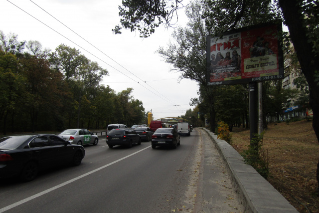 Скролл 3.14x2.3,  Теліги О. вул. 43, в напрямку ст.метро Дорогожичі